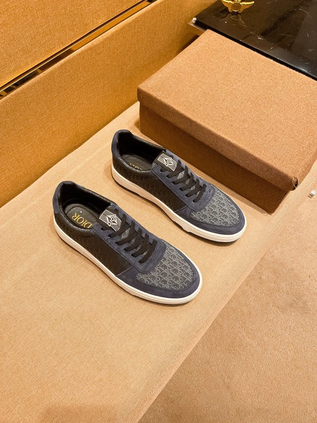 Men's shoes💰 400💰[Dior]🔥 High-end men's shoes brand official website 1:1 latest masterpiece: uppers are made of Italian imported first-layer cowhide with comfortable and breathable lining➕original non-slip and wear-resistant outsole🔥, making walking more convenient and comfortable! An exclusive new model, a stunning work, a beautiful 1:1 replica [color] compared to the official quality! Create a fashionable personality to set off your uniqueness! A must-have for trendy men! Classic 🔥Size: 38-44 Color: 🔥 3⃣️colors available🔥.